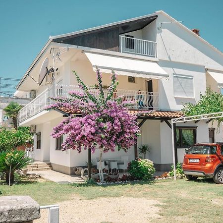 Hotel Vila Adriatik Ulcinj Exterior foto